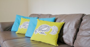 Squashy leather sofas & modern living room furniture 18/21