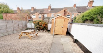Secure gardens with picnic bench are perfect for BBQs; lockable bike storage shed 21/21